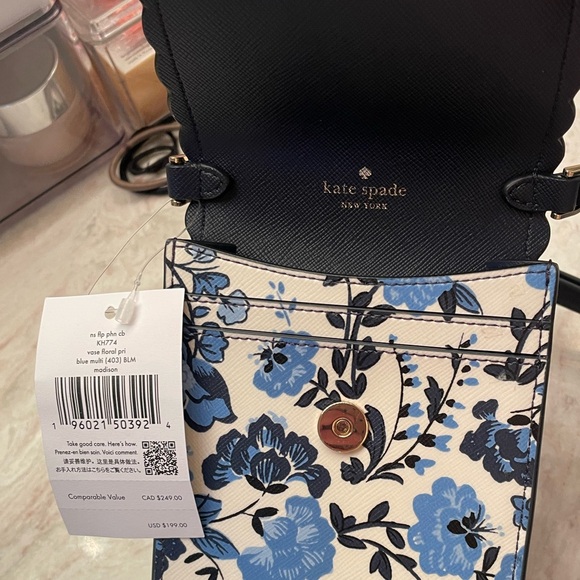 NWT crossbody - Picture 2 of 2